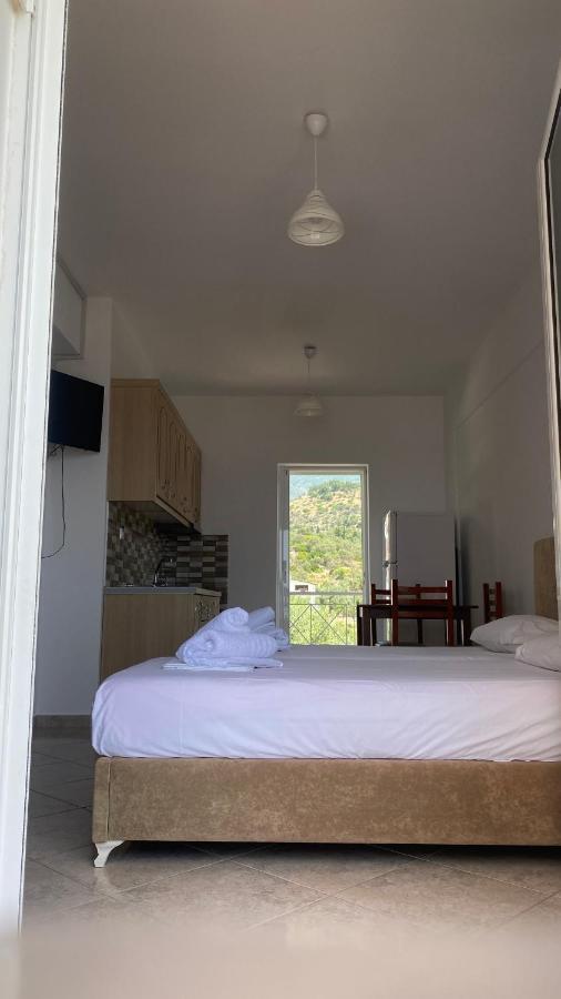 Hotel Vangjelis *