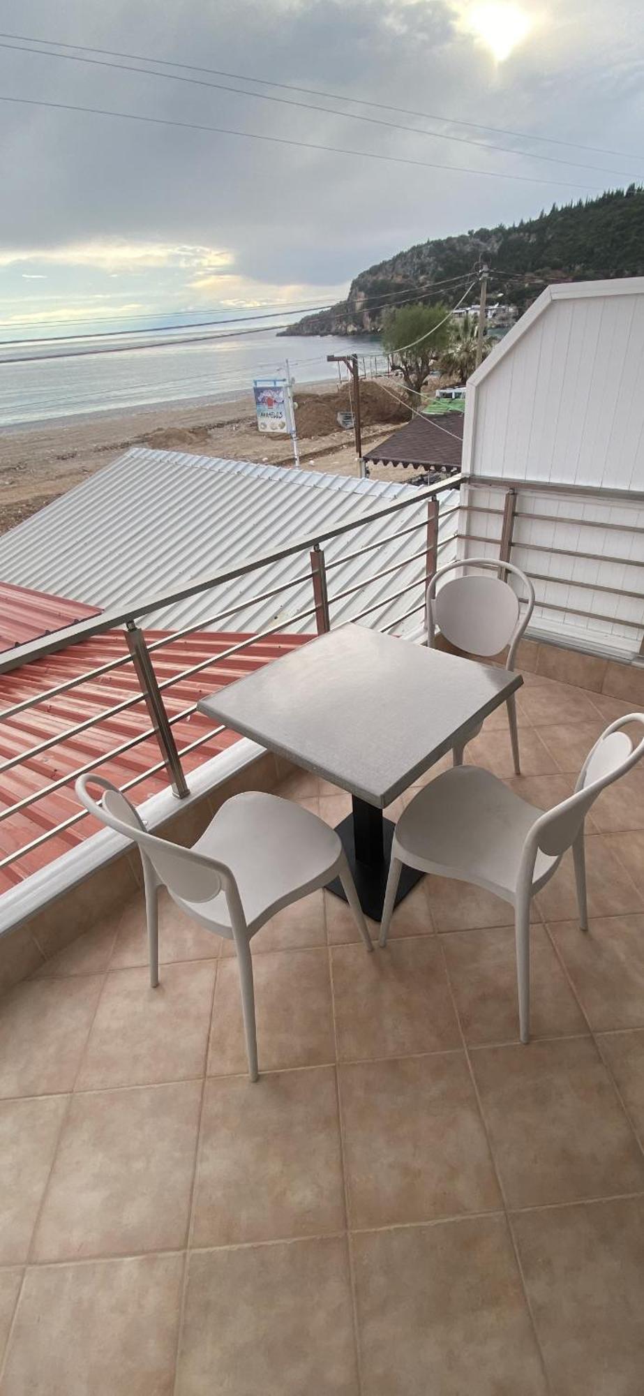 Vangjelis Hotel *