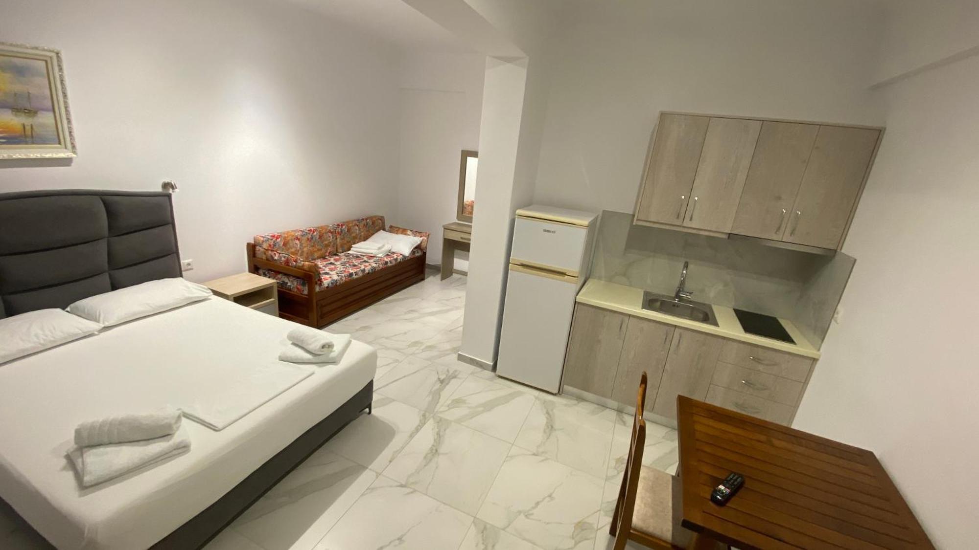Hotel Vangjelis