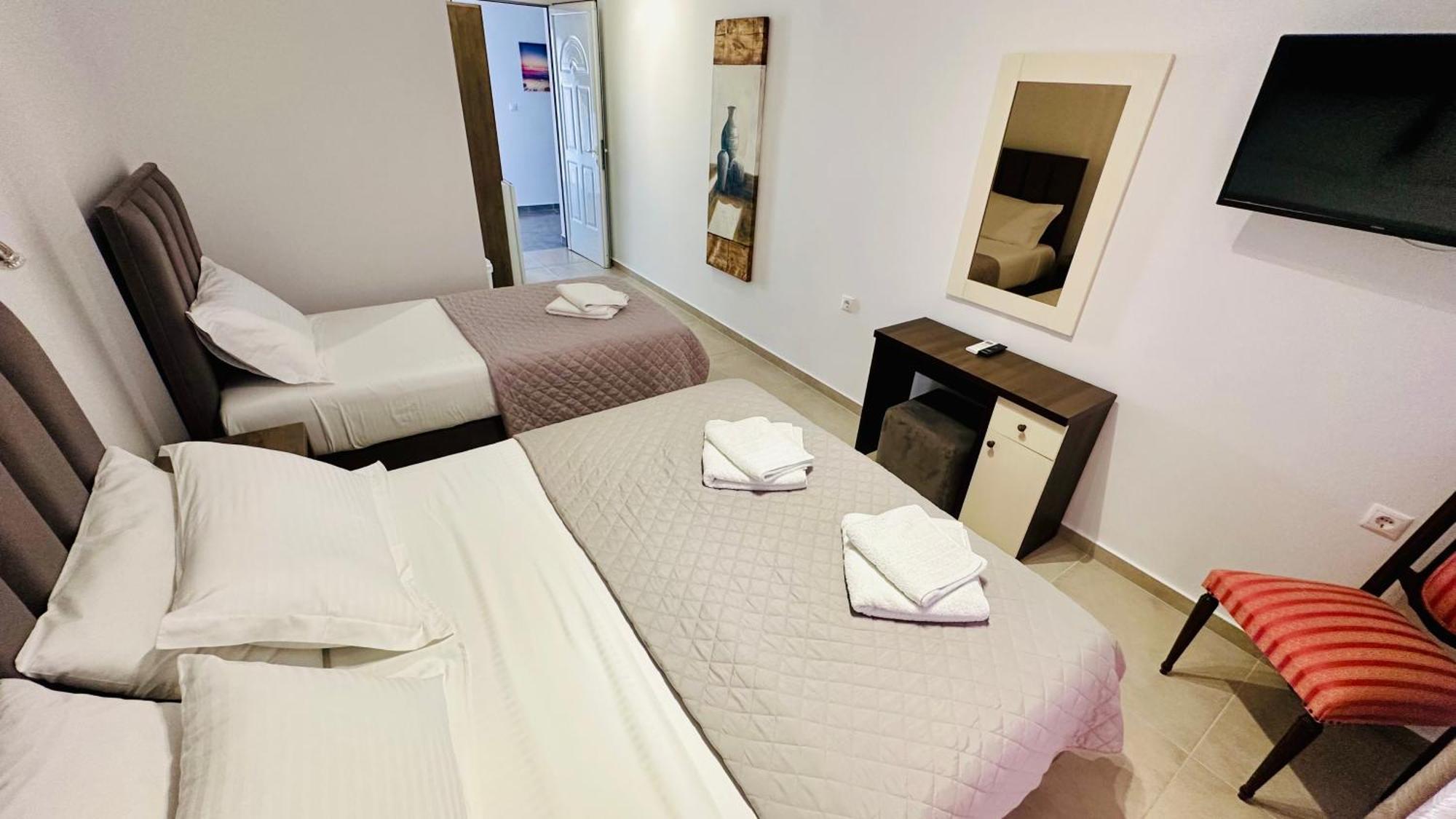 Hotel Vangjelis *